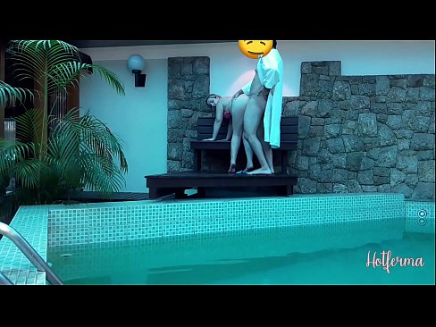 ❤️ Chefe convida empregada para a piscina, mas não conseguiu resistir a um ️ Pornuts em nós